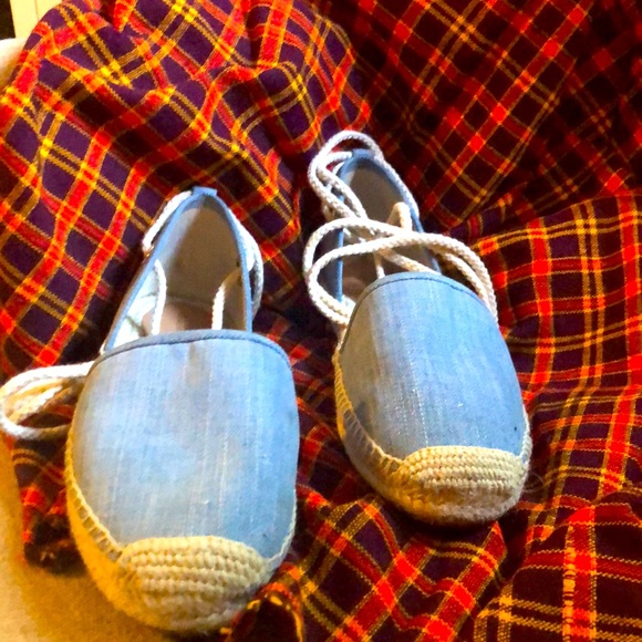 Micheal Kors lace up platforms - Picture 1 of 8